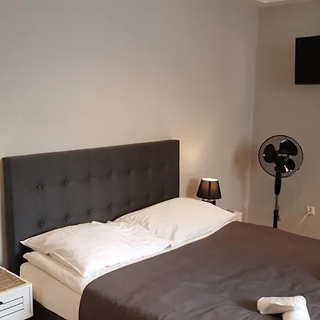 Goscinne Vis A Vis Retro Apartment *