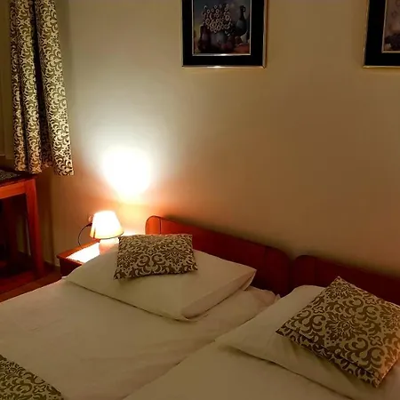 Apartment Goscinne Vis A Vis Retro